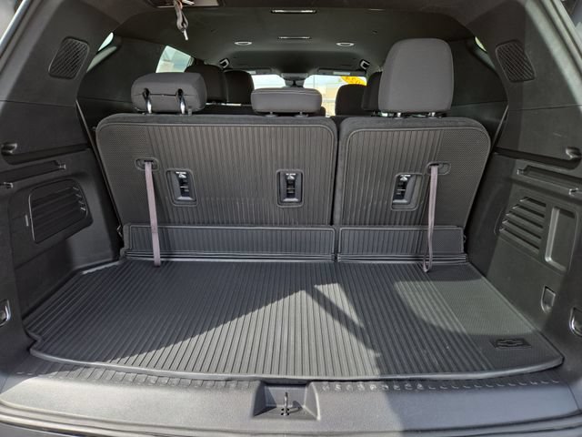 Used 2024 Chevrolet Traverse LT w/ Trailering Package AWD/4WD image 32