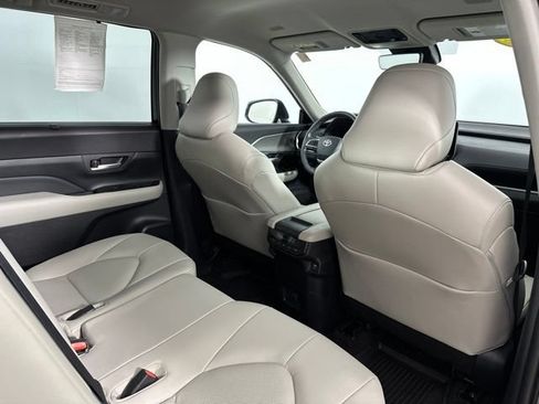 Used 2024 Toyota Grand Highlander AWD image 27