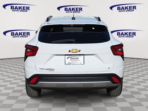 Used 2024 Chevrolet Trax LT FWD image 6