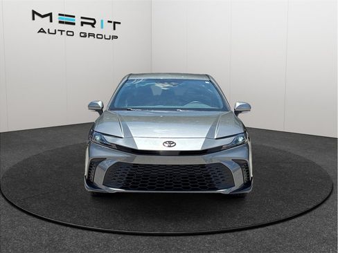 Used 2025 Toyota Camry SE FWD image 3