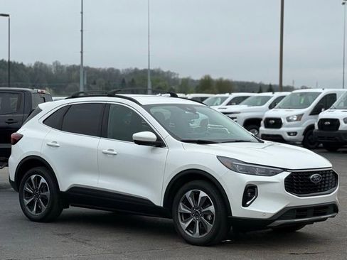 Used 2023 Ford Escape Platinum AWD/4WD image 36