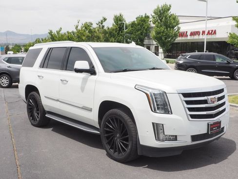 Used 2020 Cadillac Escalade Premium Luxury AWD/4WD image 9