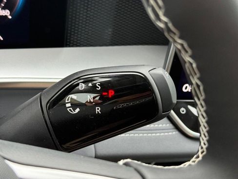 New 2025 Volkswagen Tiguan SE image 11