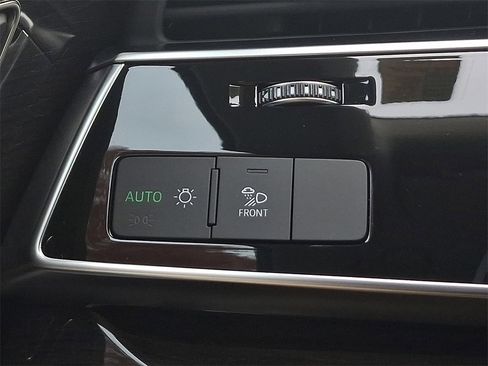 Certified 2025 Audi Q8 Premium Plus image 25