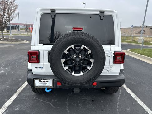 Used 2024 Jeep Wrangler Unlimited Rubicon 4xe image 9