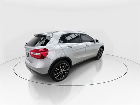 Used 2017 Mercedes-Benz GLA 250 w/ Premium Package image 8