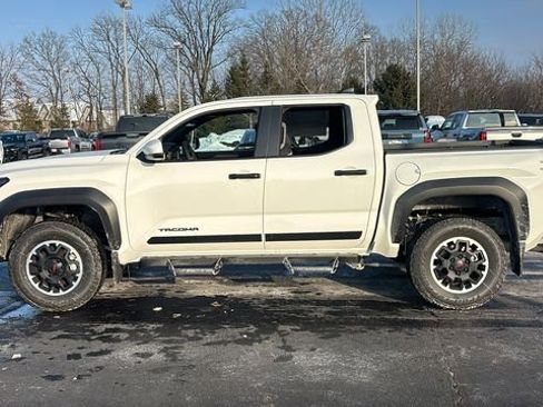 New 2025 Toyota Tacoma TRD Off-Road image 4