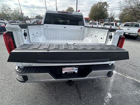 Used 2025 GMC Sierra 1500 SLT image 8
