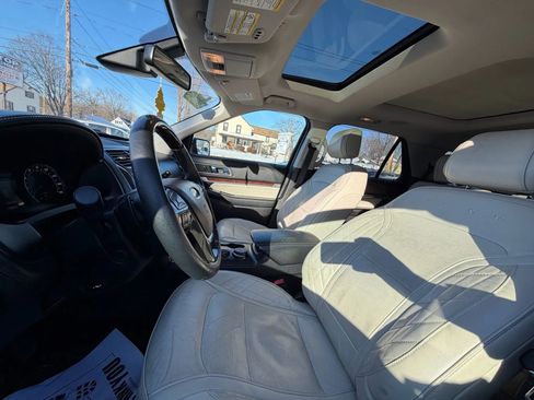 Used 2017 Ford Explorer Platinum image 9