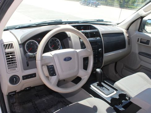 Used 2012 Ford Escape XLS FWD image 9