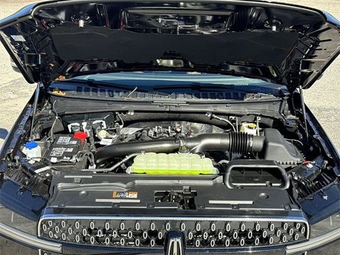 New 2025 Lincoln Navigator Reserve image 28