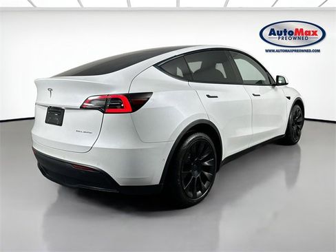 Used 2022 Tesla Model Y Long Range image 2