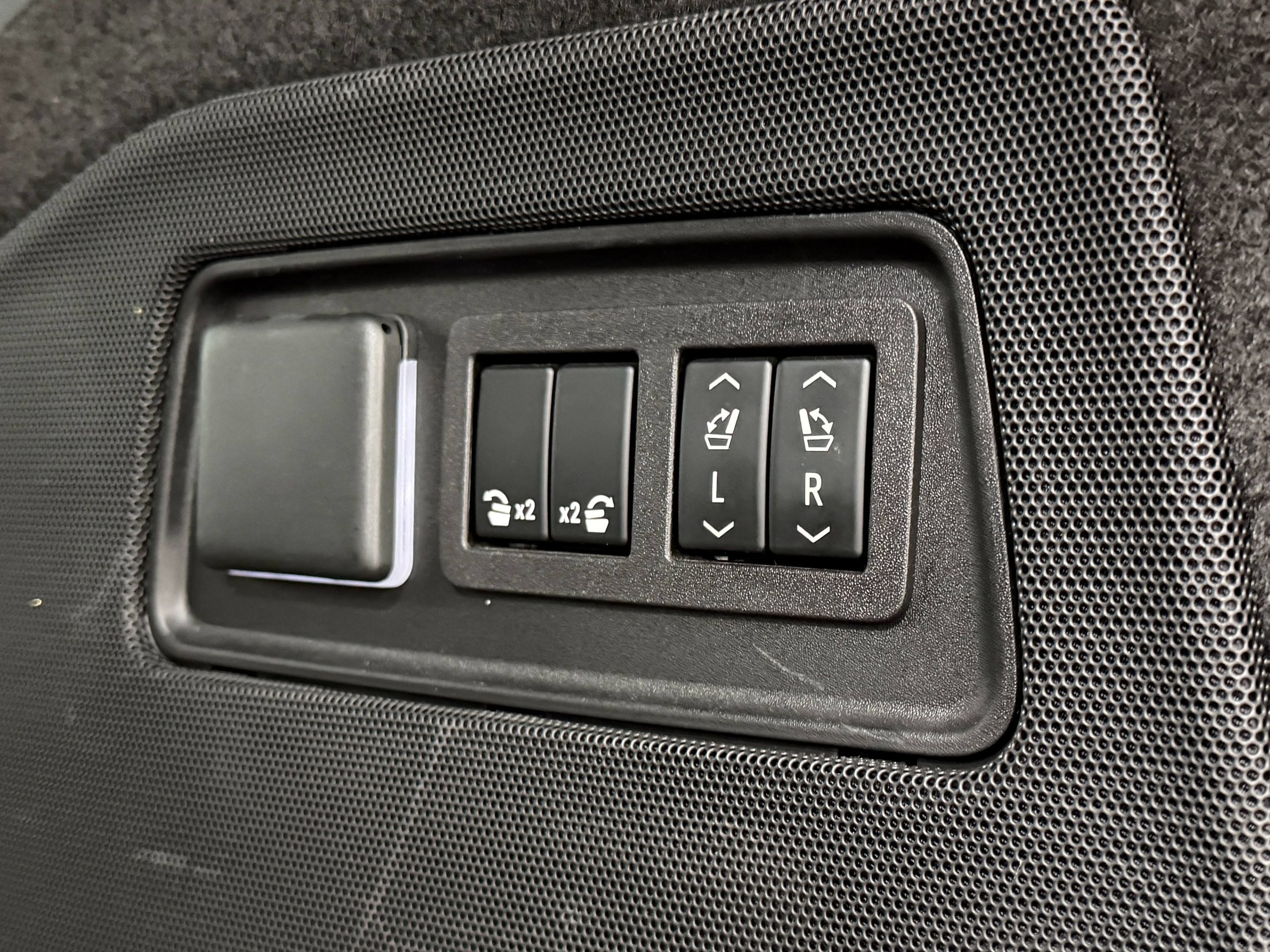 Used 2023 Cadillac Escalade ESV Premium Luxury AWD/4WD image 44
