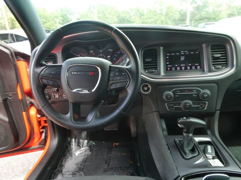 Used 2018 Dodge Charger SXT w/ Blacktop Package RWD image 13