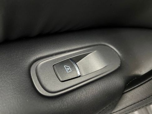 Used 2023 Nissan Armada SL w/ Captain's Chairs Package image 17