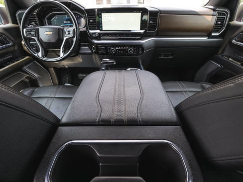Used 2024 Chevrolet Silverado 1500 High Country w/ Technology Package AWD/4WD image 38