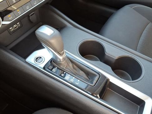 Used 2025 Nissan Altima 2.5 SV FWD image 23