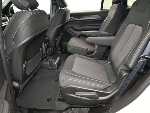 Used 2024 Jeep Grand Cherokee L Laredo image 30