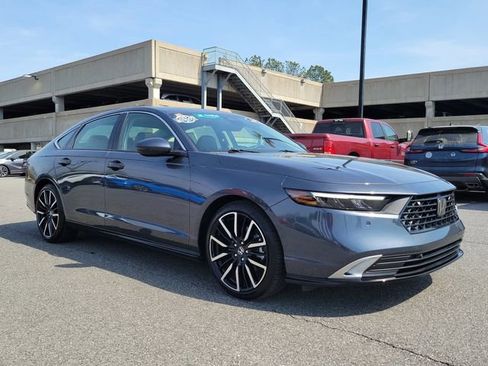 Certified 2023 Honda Accord Touring image 3