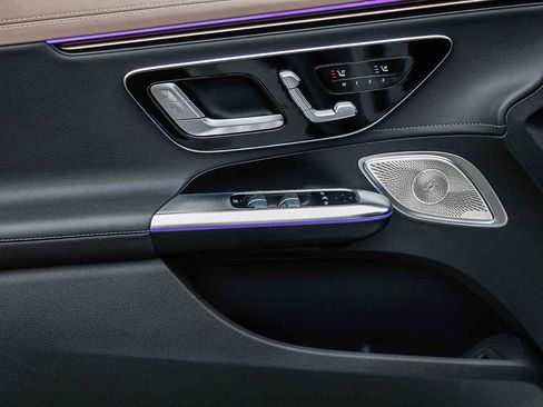 Used 2023 Mercedes-Benz EQE 500 4MATIC Sedan image 21