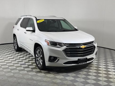 Used 2018 Chevrolet Traverse Premier w/ Driver Confidence II Package FWD image 3