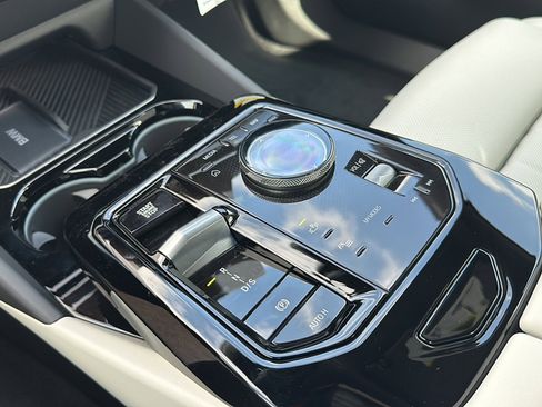 New 2025 BMW 530i w/ Premium Package image 24