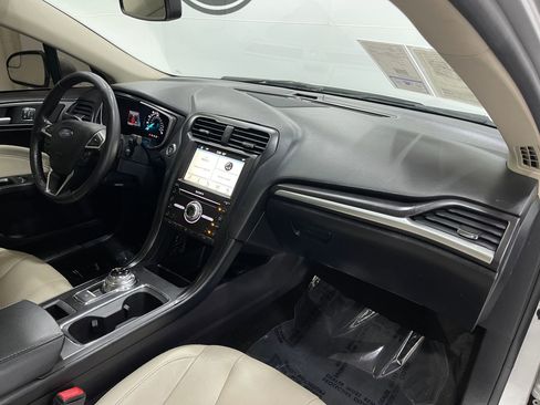 Used 2018 Ford Fusion Titanium AWD/4WD image 19