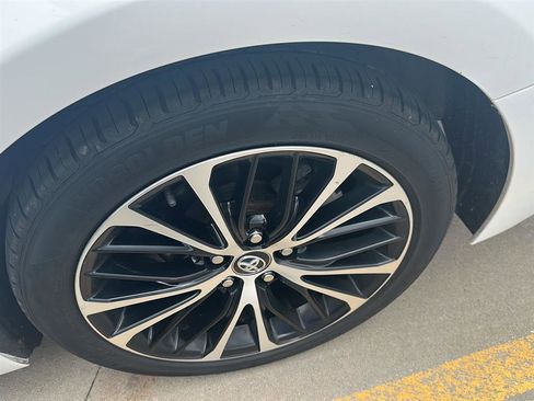 Used 2020 Toyota Camry SE FWD image 17