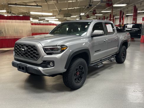 Used 2021 Toyota Tacoma TRD Off-Road w/ TRD Premium Off Road Package image 5