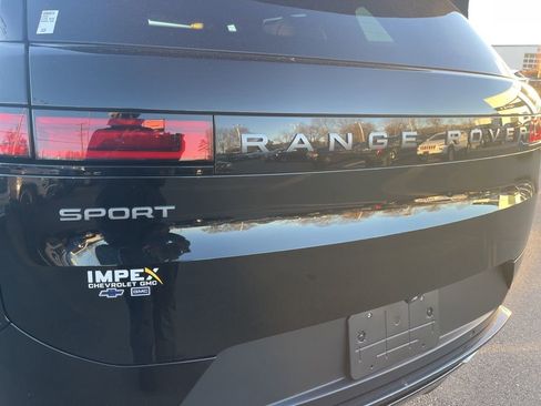 Used 2025 Land Rover Range Rover Sport SE image 33