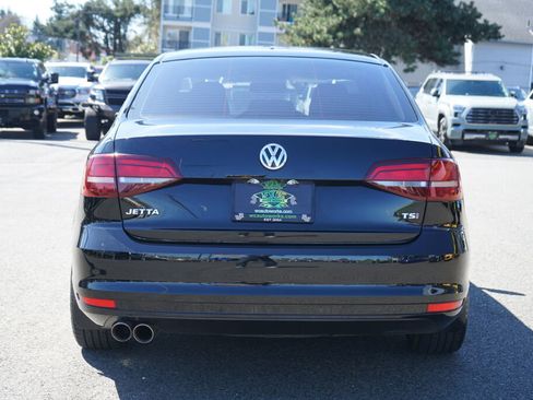 Used 2017 Volkswagen Jetta S w/ Jetta S Cold Weather Package image 4