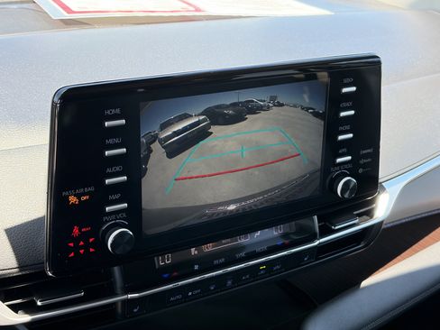 Certified 2024 Toyota Sienna XLE FWD image 24