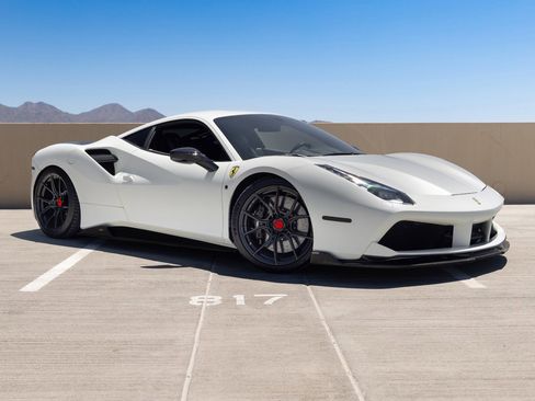 Used 2018 Ferrari 488 GTB RWD image 4