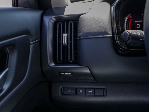 New 2026 Nissan Pathfinder SL FWD image 30