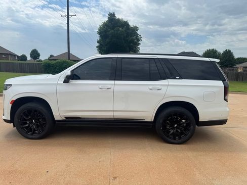 Used 2024 Cadillac Escalade Sport w/ LPO, ONYX Package AWD/4WD image 3
