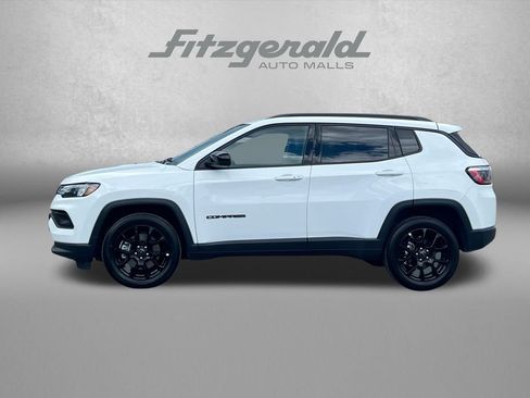 Used 2025 Jeep Compass Latitude w/ Convenience Group AWD/4WD image 5