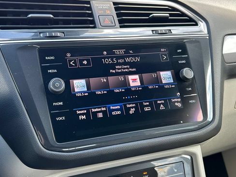 Certified 2022 Volkswagen Tiguan SE R-Line FWD image 20