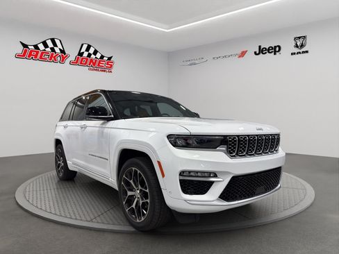 Used 2024 Jeep Grand Cherokee Summit AWD/4WD image 11