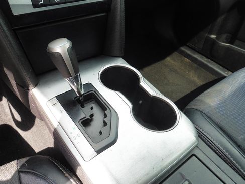 Used 2014 Toyota Camry SE w/ Moonroof Package FWD image 8