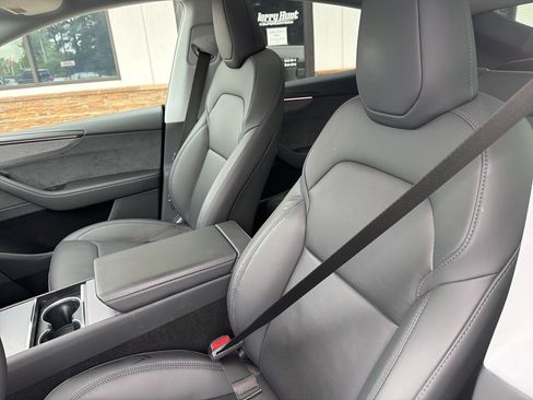 Used 2026 Tesla Model Y 2WD image 2