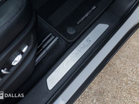 Used 2021 Porsche Cayenne S image 35