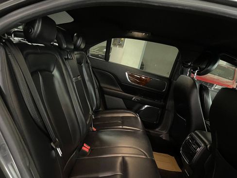Used 2017 Lincoln Continental Premiere image 22