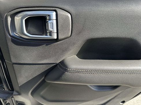 Used 2022 Jeep Wrangler Unlimited Rubicon w/ Xtreme Recon 35" Tire Package image 13