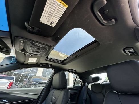 Used 2023 Cadillac CT4 Premium Luxury RWD image 28