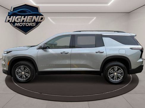 Used 2026 Chevrolet Traverse LT AWD/4WD image 3