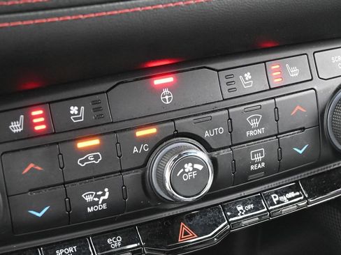 Used 2023 Dodge Durango GT image 28