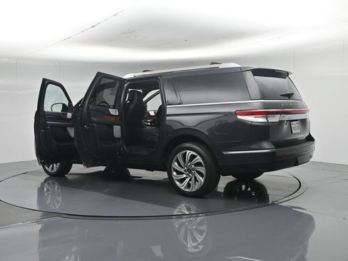 Used 2023 Lincoln Navigator L Reserve AWD/4WD image 38