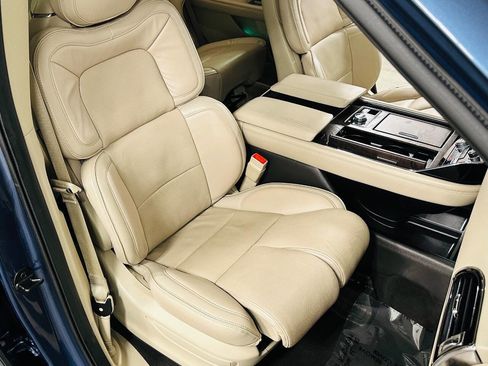 Used 2019 Lincoln Navigator Reserve w/ Cargo Package AWD/4WD image 25