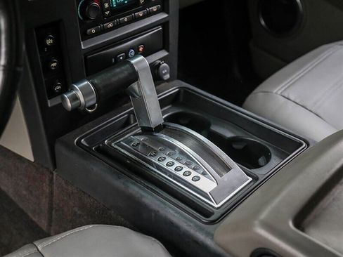 Used 2005 HUMMER H2 w/ Preferred Equipment Group image 26