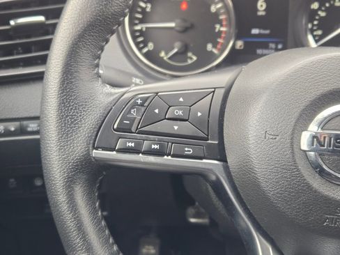 Used 2019 Nissan Rogue SV image 30